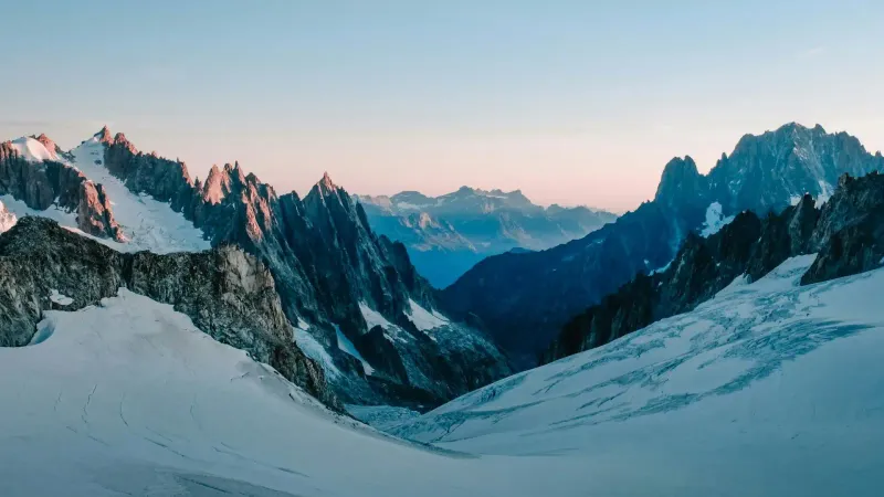 7 schilderachtige treinroutes naar verborgen Alpenverblijven