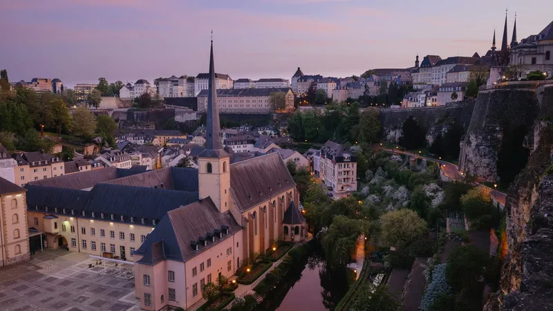 Skyline de la ville de Luxembourg au crépuscule