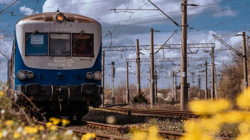 Tren regional de CFR Călători cerca de Timișoara Nord, Rumanía