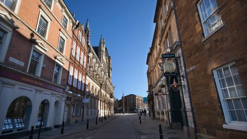 St Giles' Square in Northampton met links de Guildhall