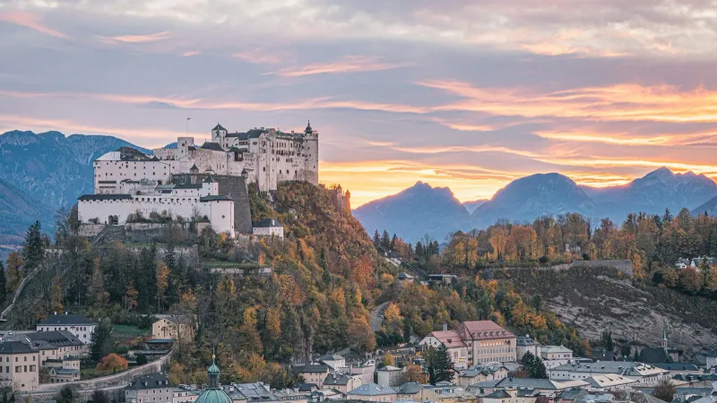 Forteresse de Hohensalzburg surplombant Salzbourg