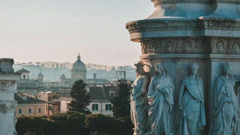 Silhouette de Rome avec le dôme de Saint-Pierre
