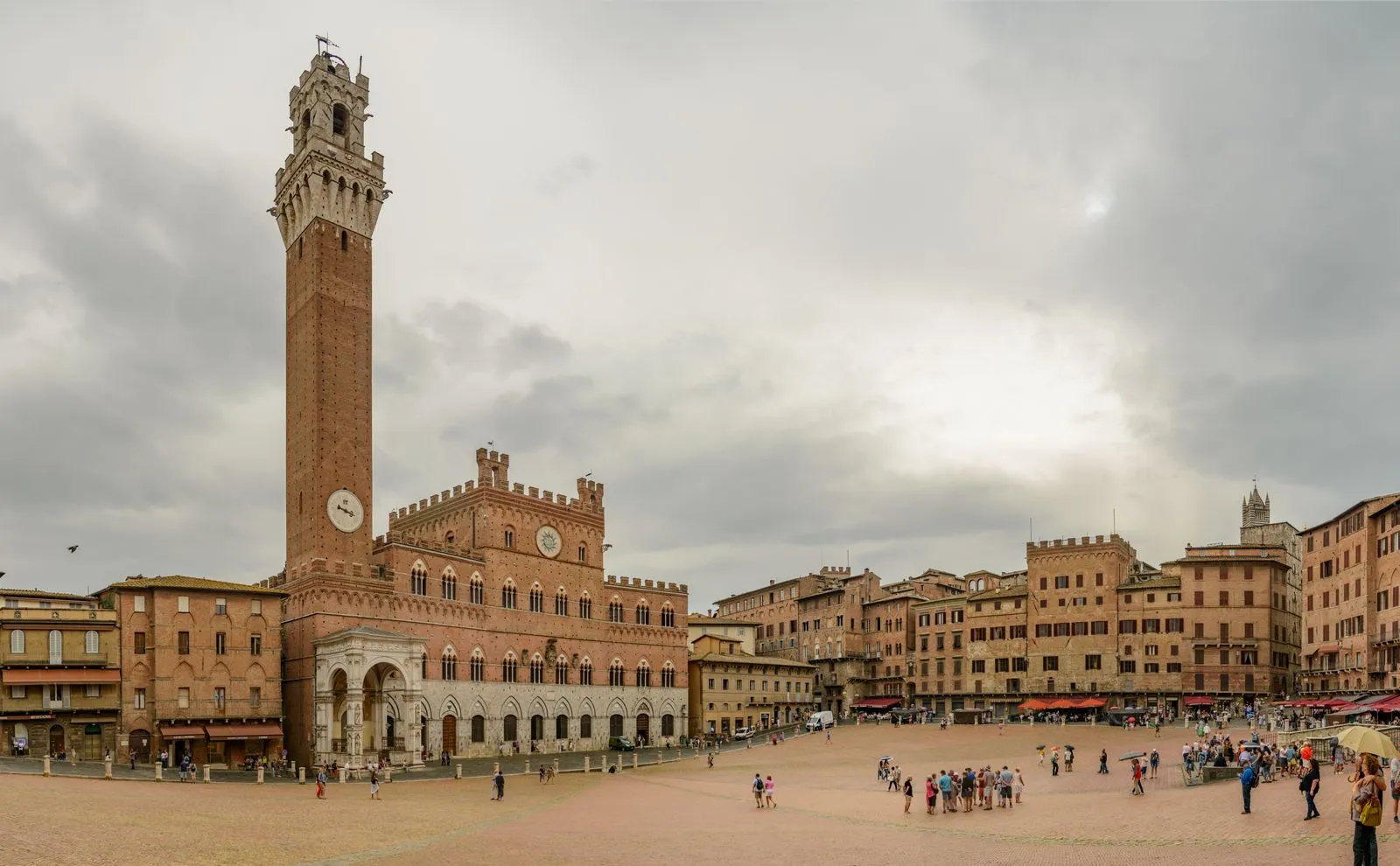 Piazza del Campo, Palazzo Pubblico et Torre del Mangia à Sienne.