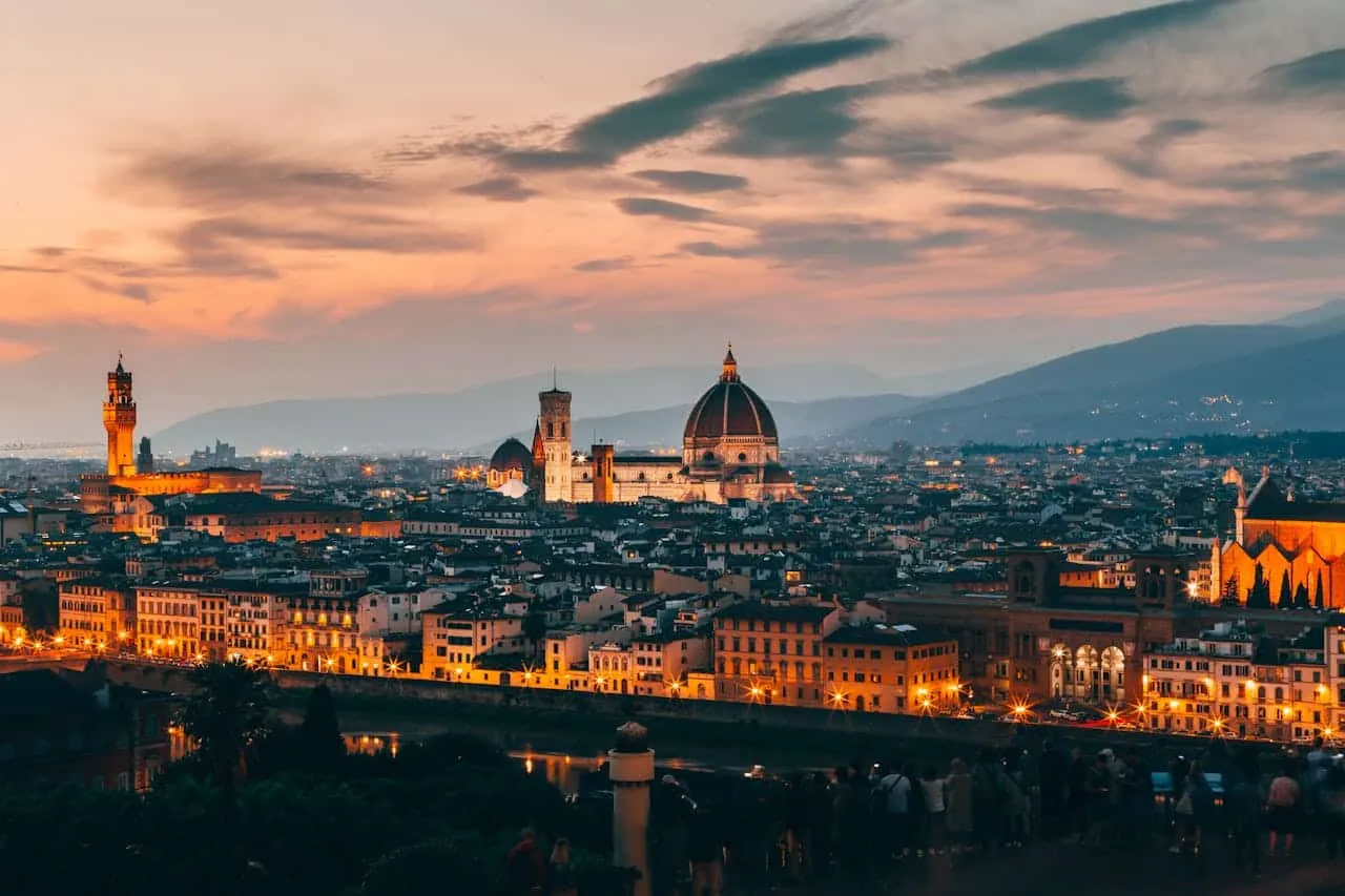 Skyline van Florence in Italië bij zonsondergang